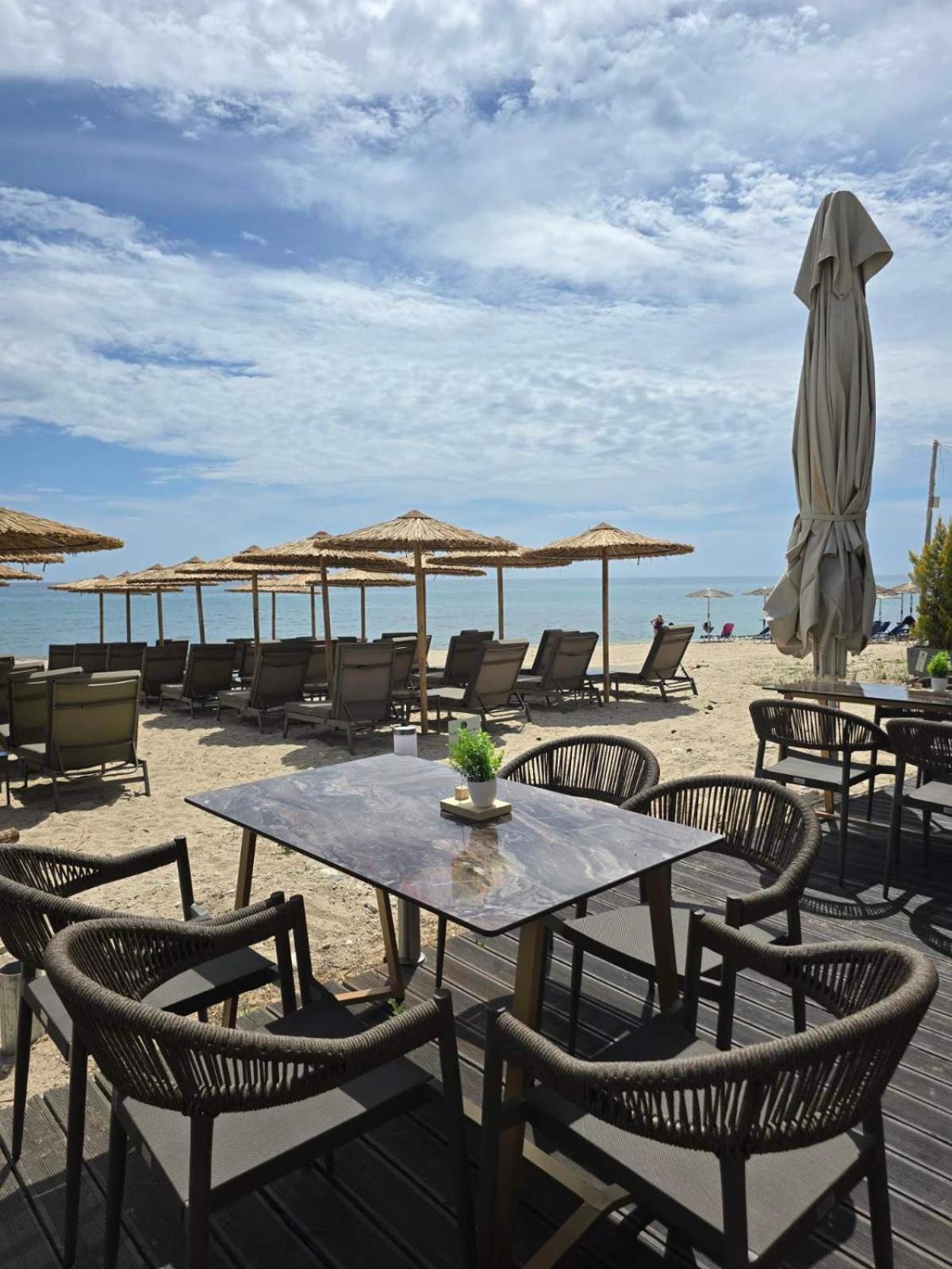 Anna Beach Suites ลิเมนาเรีย ภายนอก รูปภาพ